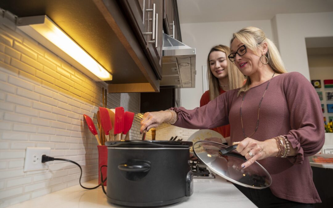 As you begin preparing for Thanksgiving, don’t forget about ways to save energy in the kitchen